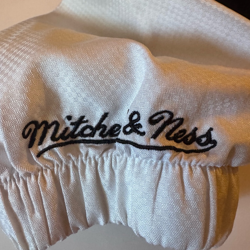 Mitchell & Ness YANKEE Kids Nylon Hooded Jacket in Size L (14/16) GUC - Picture 5 of 5
